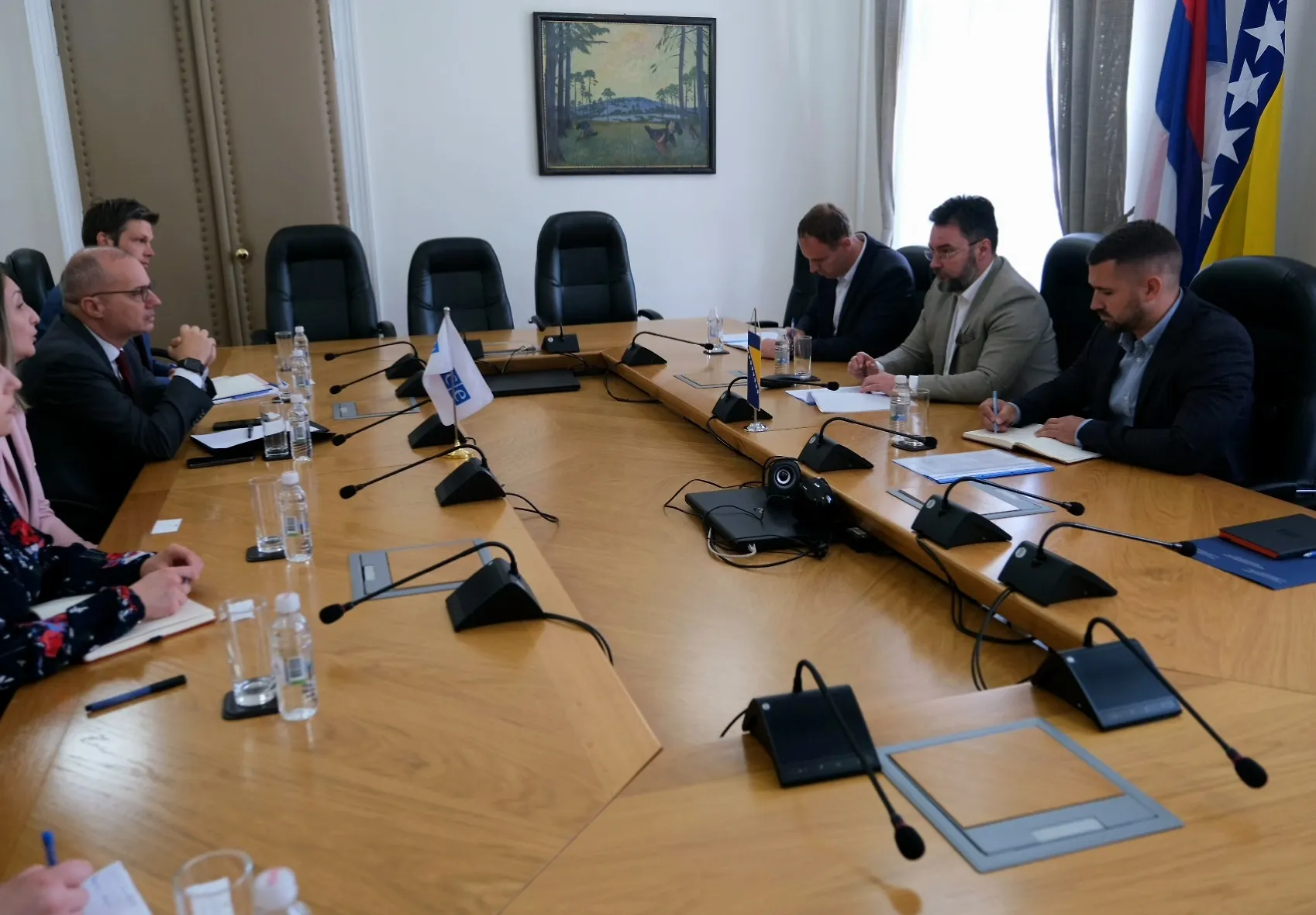 Ministar Košarac i ambasador Hasani: Zatražena pomoć Misije OEBS-a u rješavanju problematike izgradnje odlagališta na Trgovskoj gori