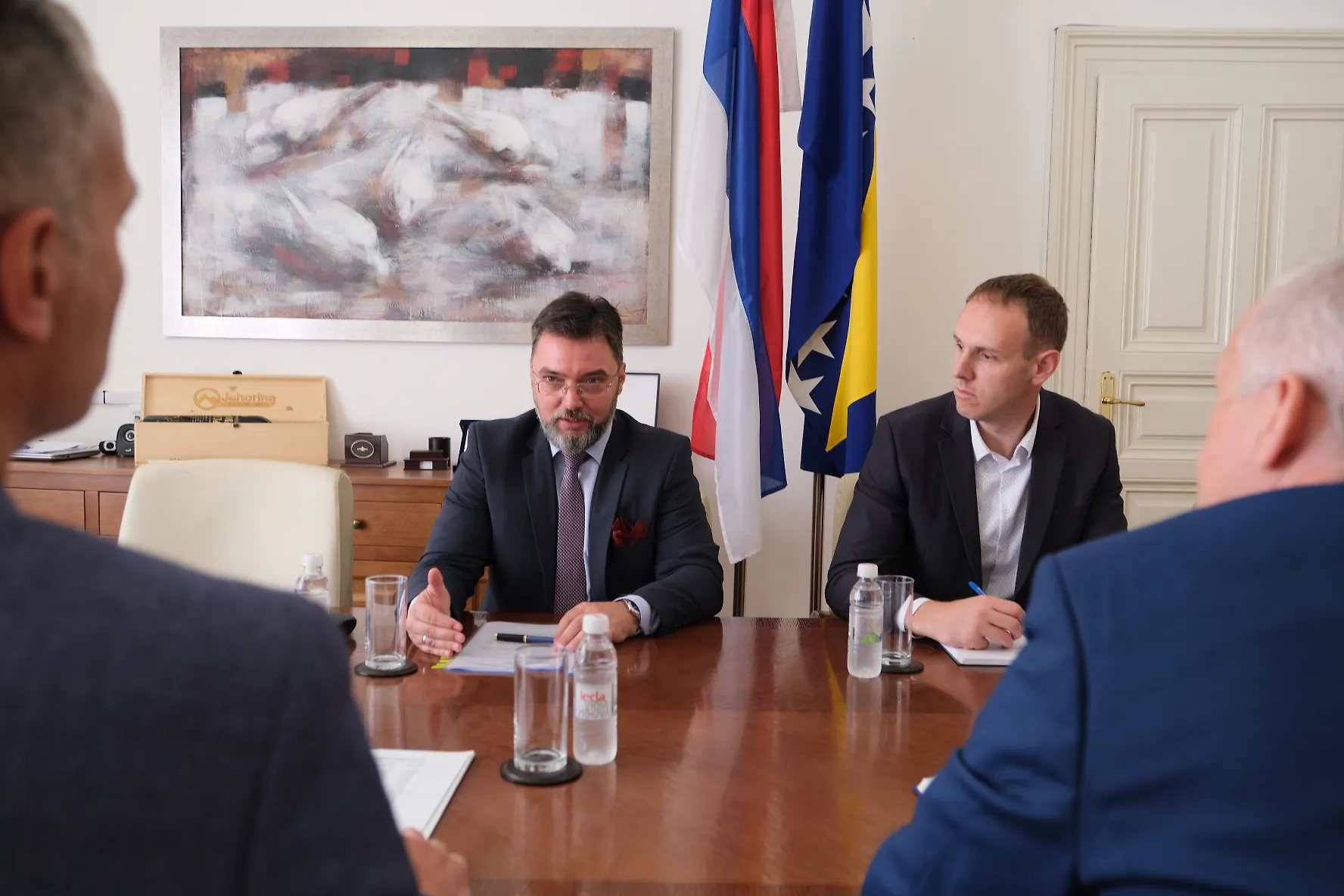 Ministar Košarac: Privremena zabrana izvoza oblovine, ogrjevnog drveta i peleta u interesu građana i domaće privrede