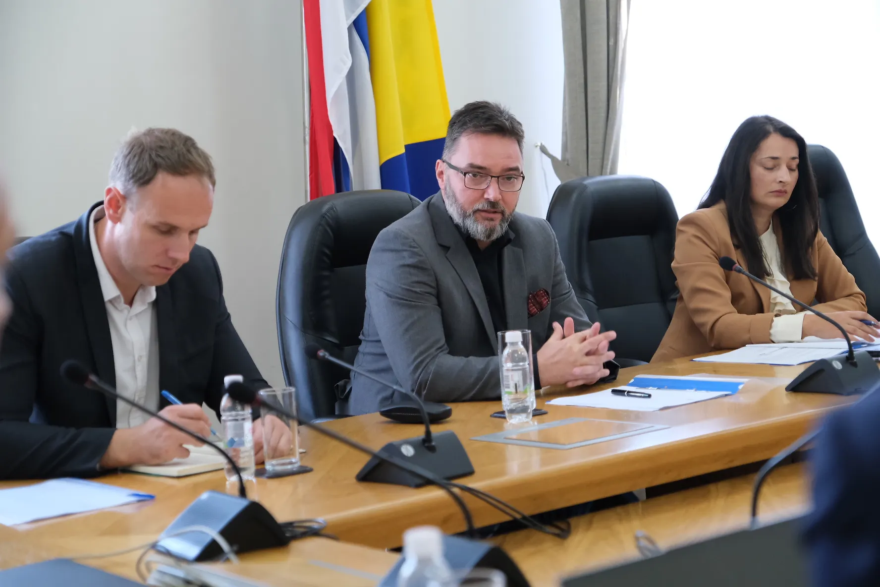 Ministar Košarac organizovao sastanak o mogućnosti produženja zabrane izvoza oblovine i peleta