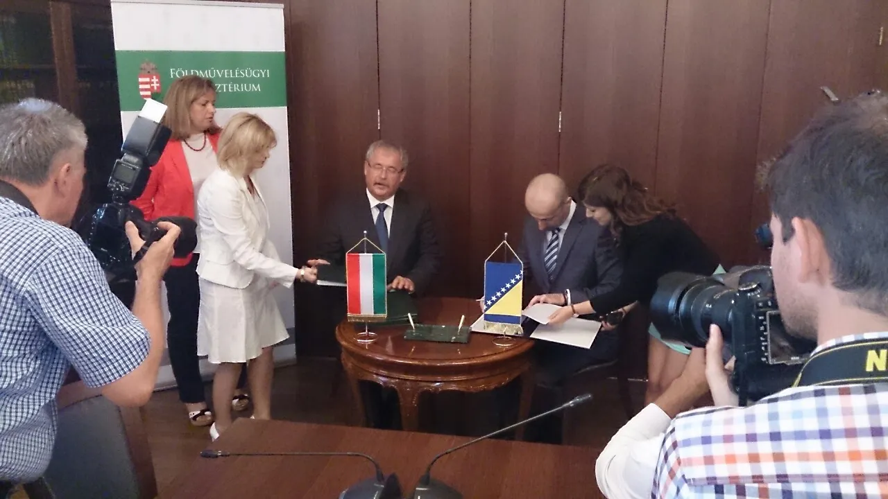 Signed Agreement on Cooperation in the field of agriculture between B&H and Hungary, Budapest, July 29, 2014