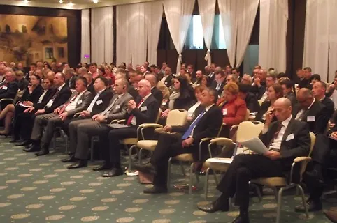 Zamjenica ministra vanjske trgovine i ekonomskih odnosa Bosne i Hercegovine, Gđa. Ermina Salkičević-Dizdarević  prisustvovala je skupu  koji je organizovala Vanjskotrgovinska komora BiH na temu „Uklanjanje barijera izvozu“ koji je održan u Sarajevu, 23. o