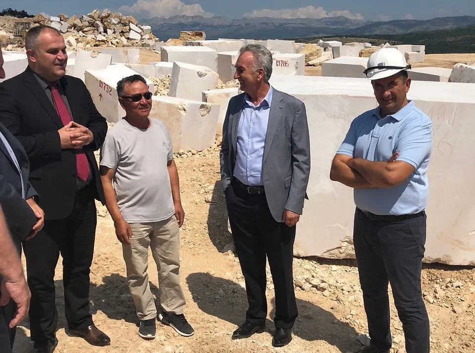 Minister Šarović visits businessmen in Herzegovina: Successful export of stone to China