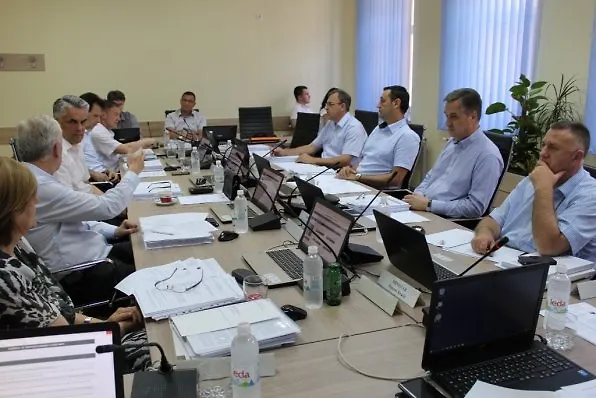 VLADA HNK PRIJEM 100 PRIPRAVNIKA