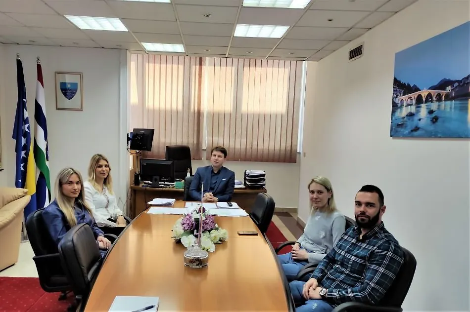MINISTAR FALADŽIĆ RAZGOVARAO SA PRIPRAVNICIMA KOJI OBAVLJAJU PRIPRAVNIČKI STAŽ U MINISTARSTVU FINANSIJA HNK