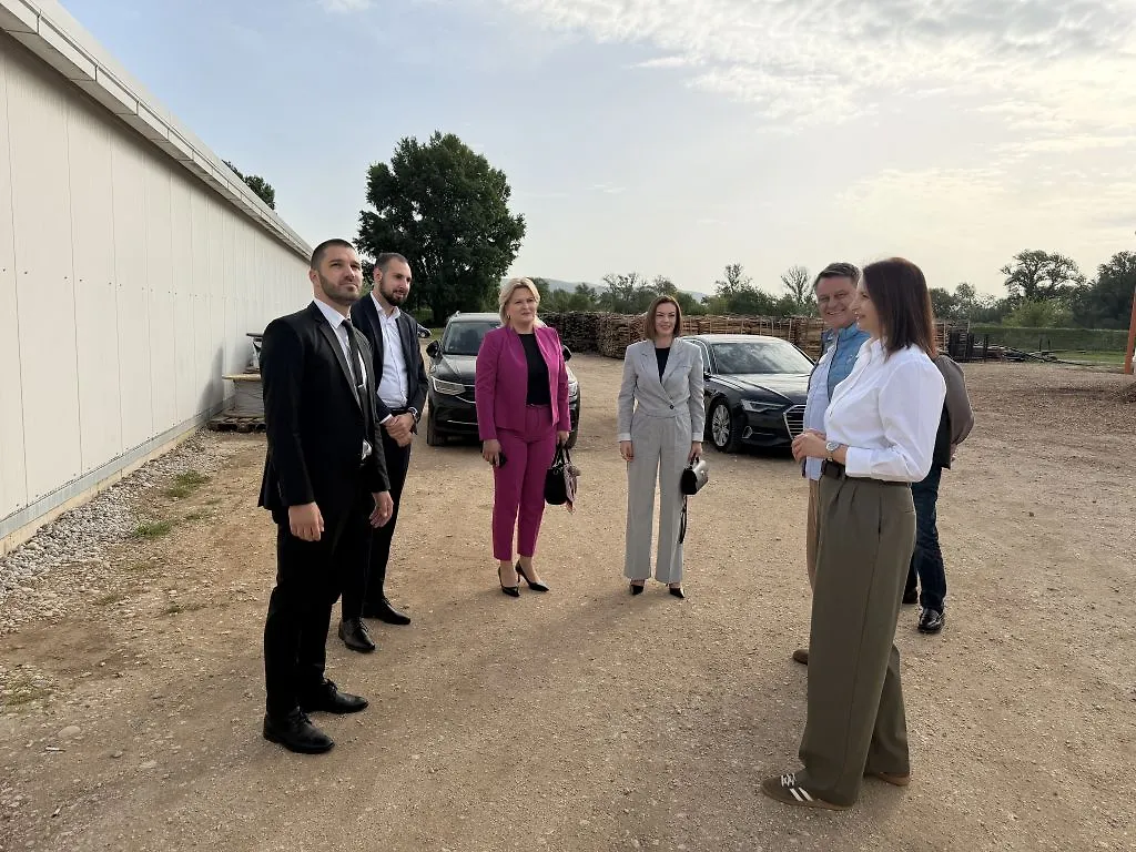 Ministar Mario Jurica u radnoj posjeti tvrtki Adria Hishtil u Gabeli