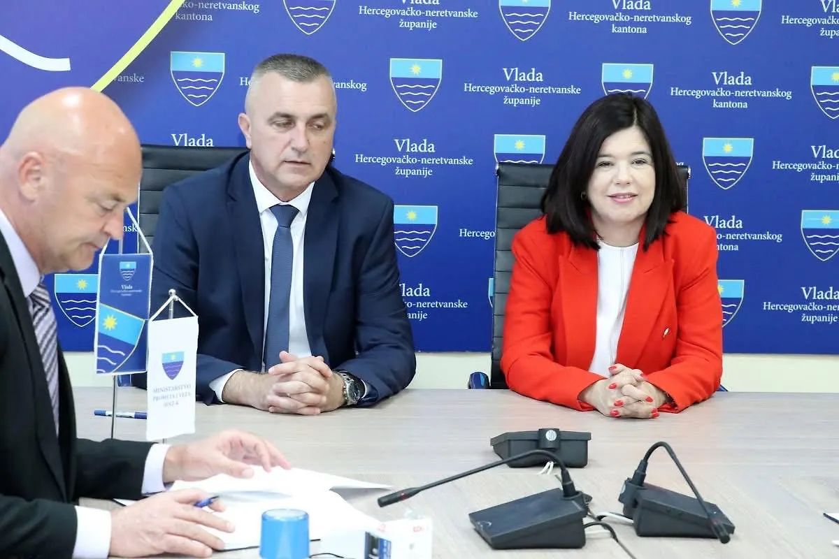 Ministar Bevanda potpisao ugovore za lokalne prometnice u iznosu 1 650 000 KM