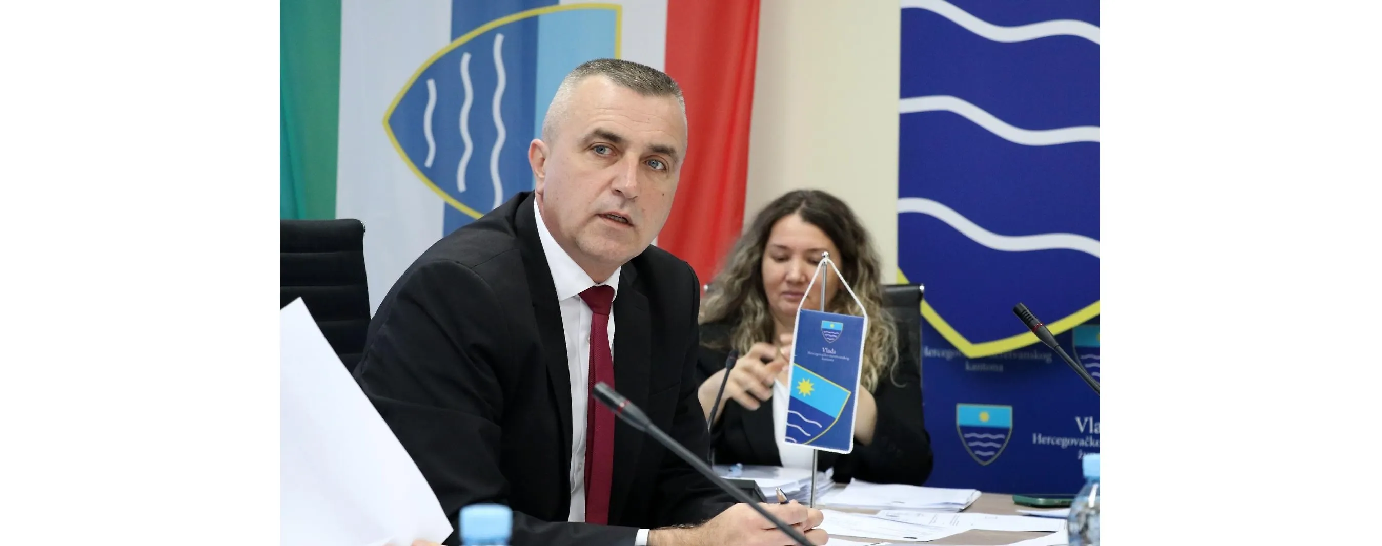 Vlada HNŽ donijela Odluku o odobravanju provedbe postupka javne nabave za izvanredno (investicijsko) održavanje regionalnih i priključnih cesta i Odluku o subvencioniranju Zračne luke Mostar