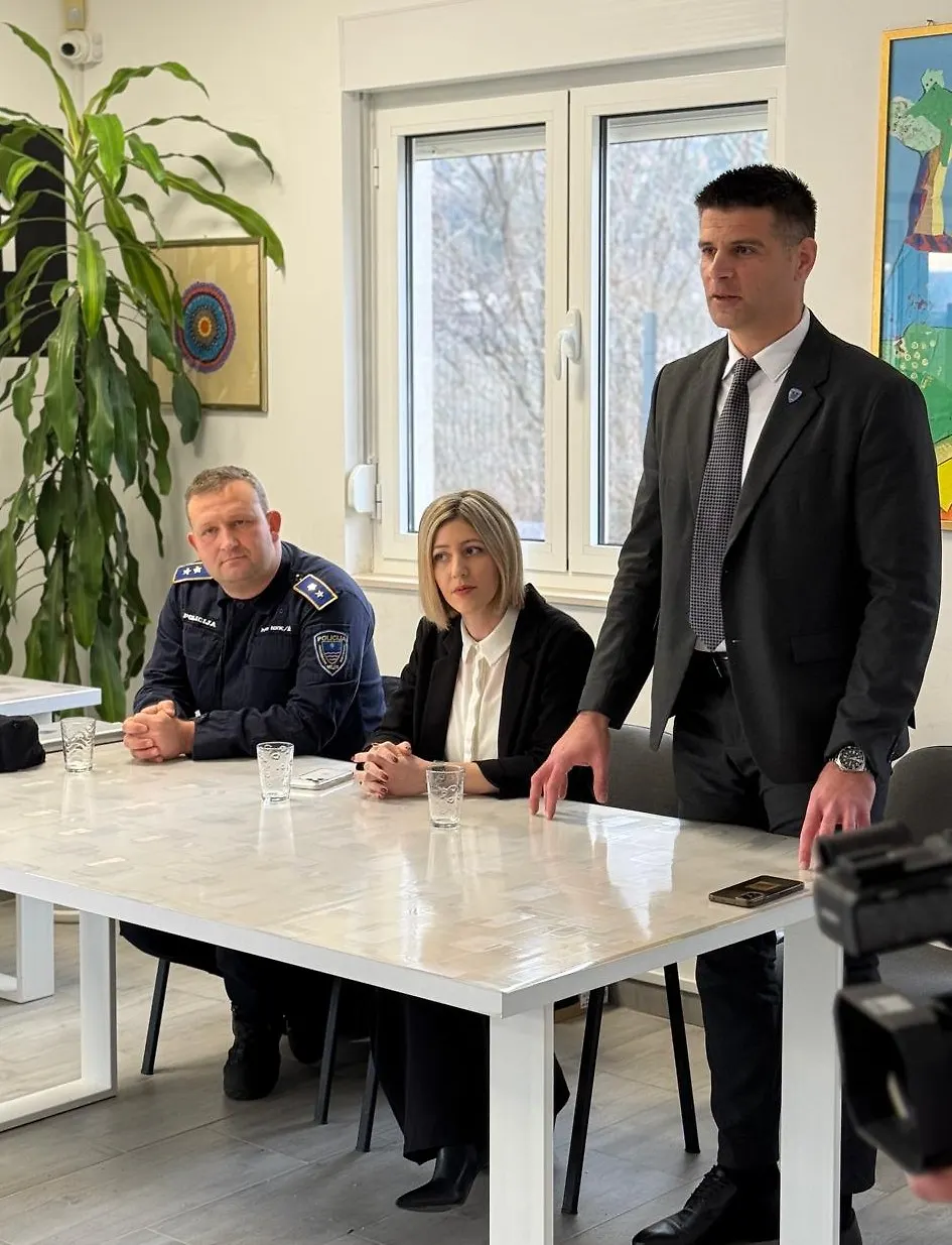 Ministarstvo unutarnjih poslova Hercegovačko neretvanske županije započelo ciklus edukacija u suradnji s Udrugom Sunce Mostar