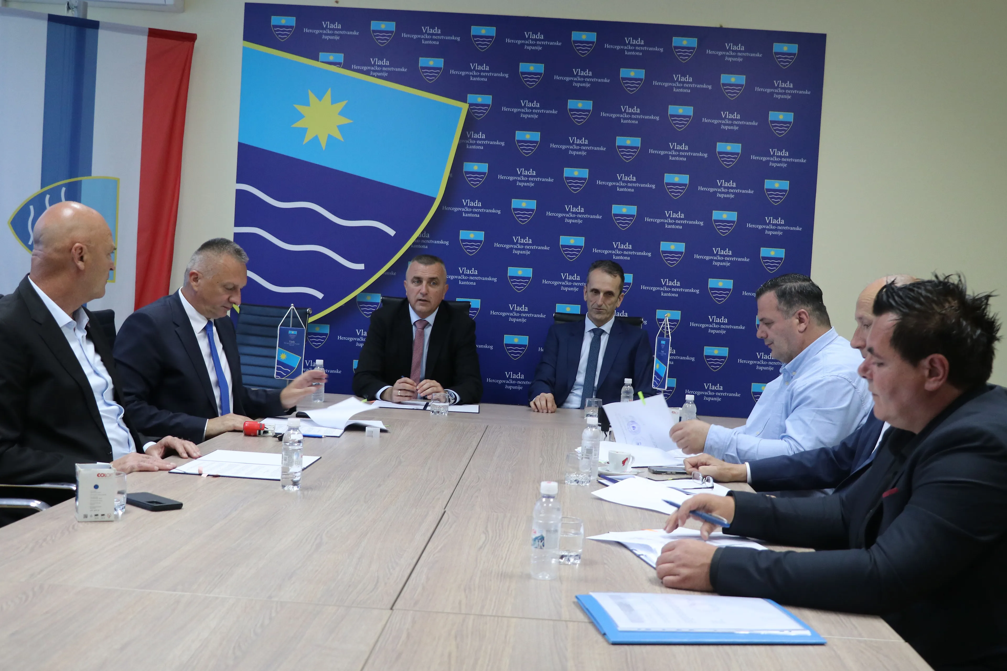 Današnjim potpisivanjem ugovora aktivira se skoro 1,4 milion KM za lokalne ceste u HNK-u