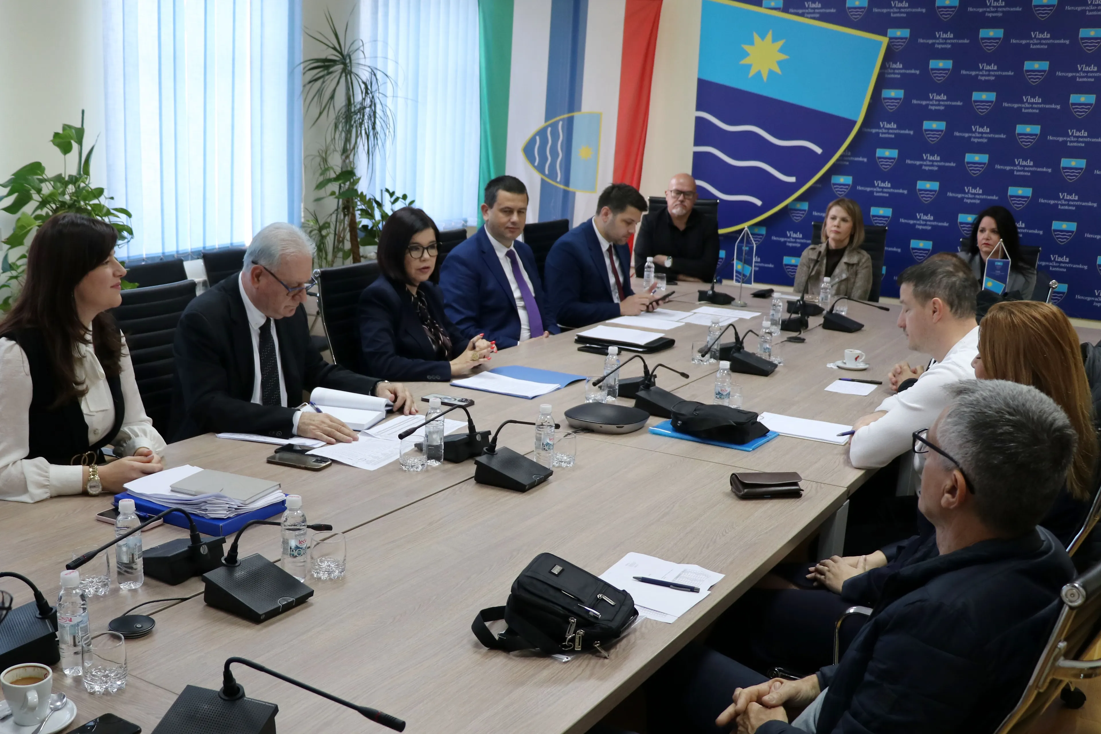 Састанак Владе ХНК-а са синдикатима здравствених радника