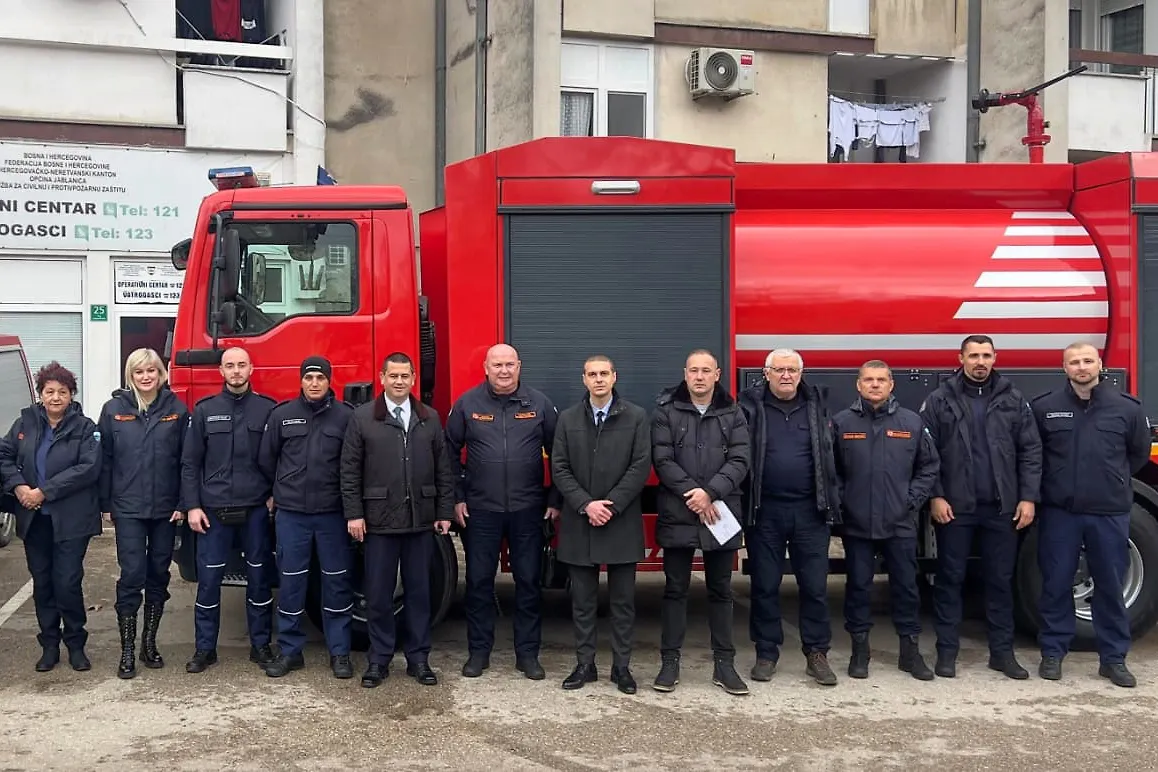 Уручени кључеви новог ватрогасног возила Општини Јабланица