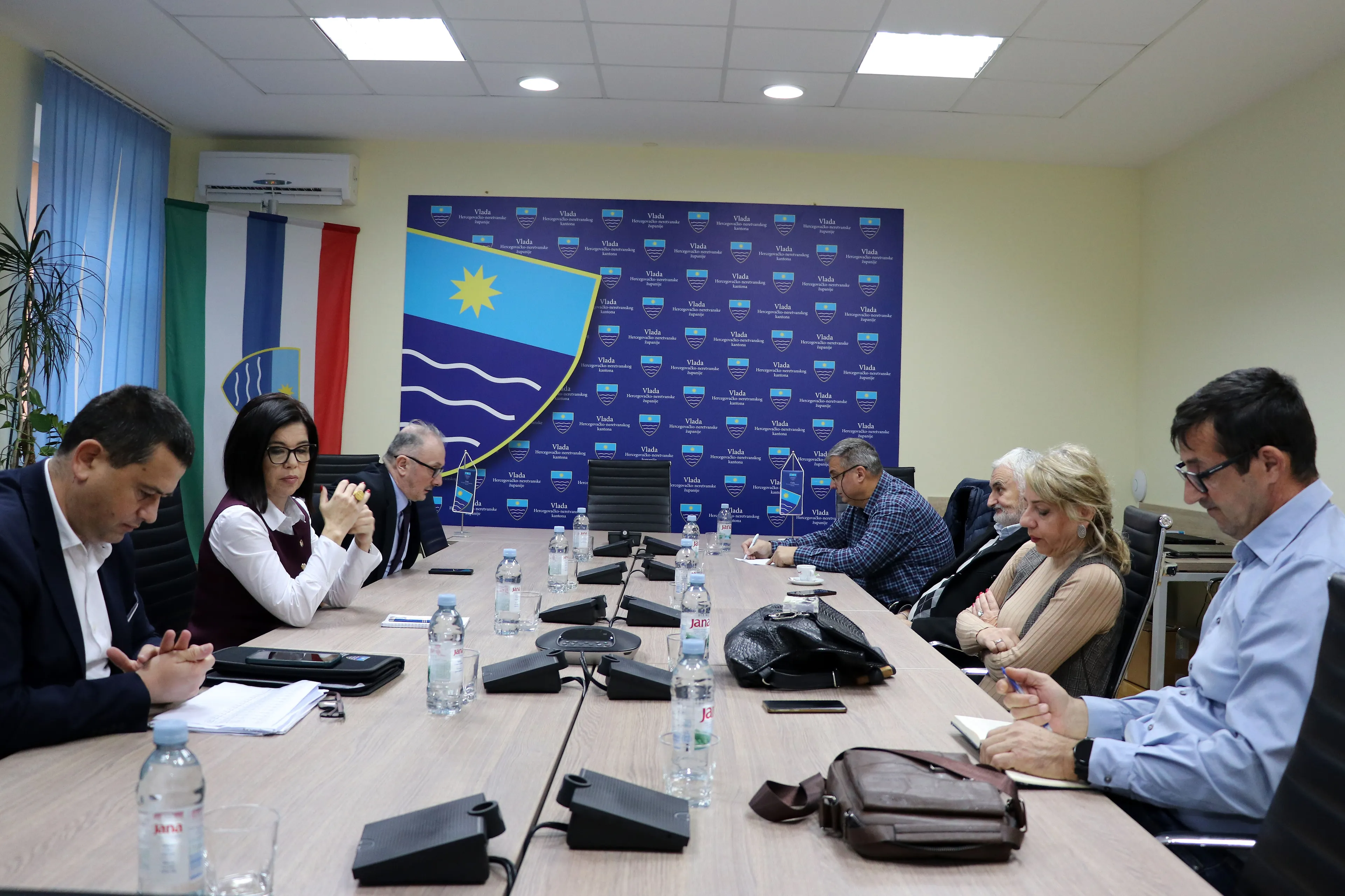 Одржан састанак представника Владе и синдиката образовања