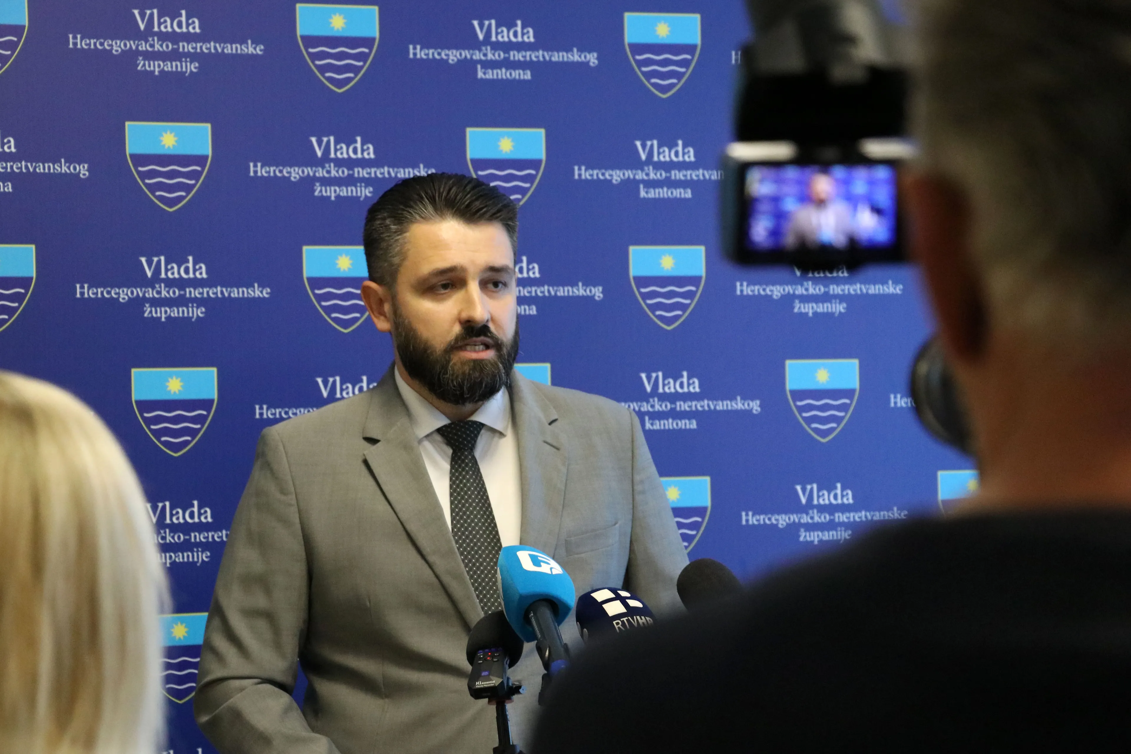 Ванредно обраћање у згради Владе ХНК-а са најновијим информацијама