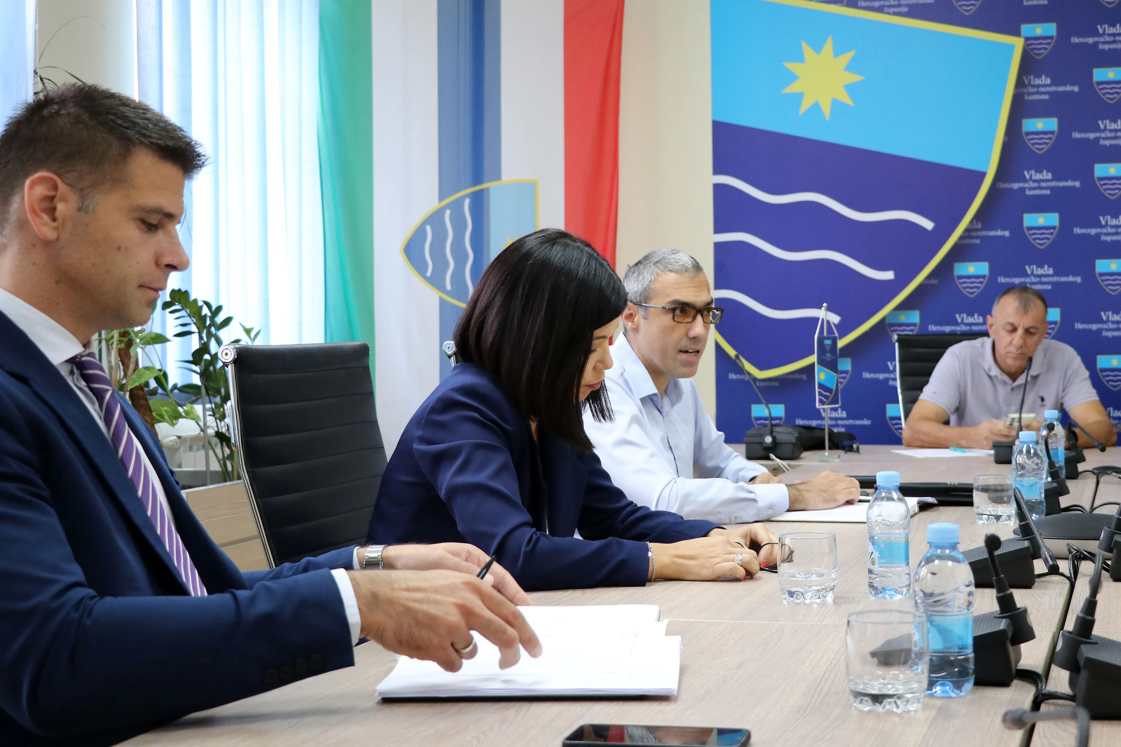 Влада ХНК-а са представницима синдиката полиције, државних службеника и намјештеника