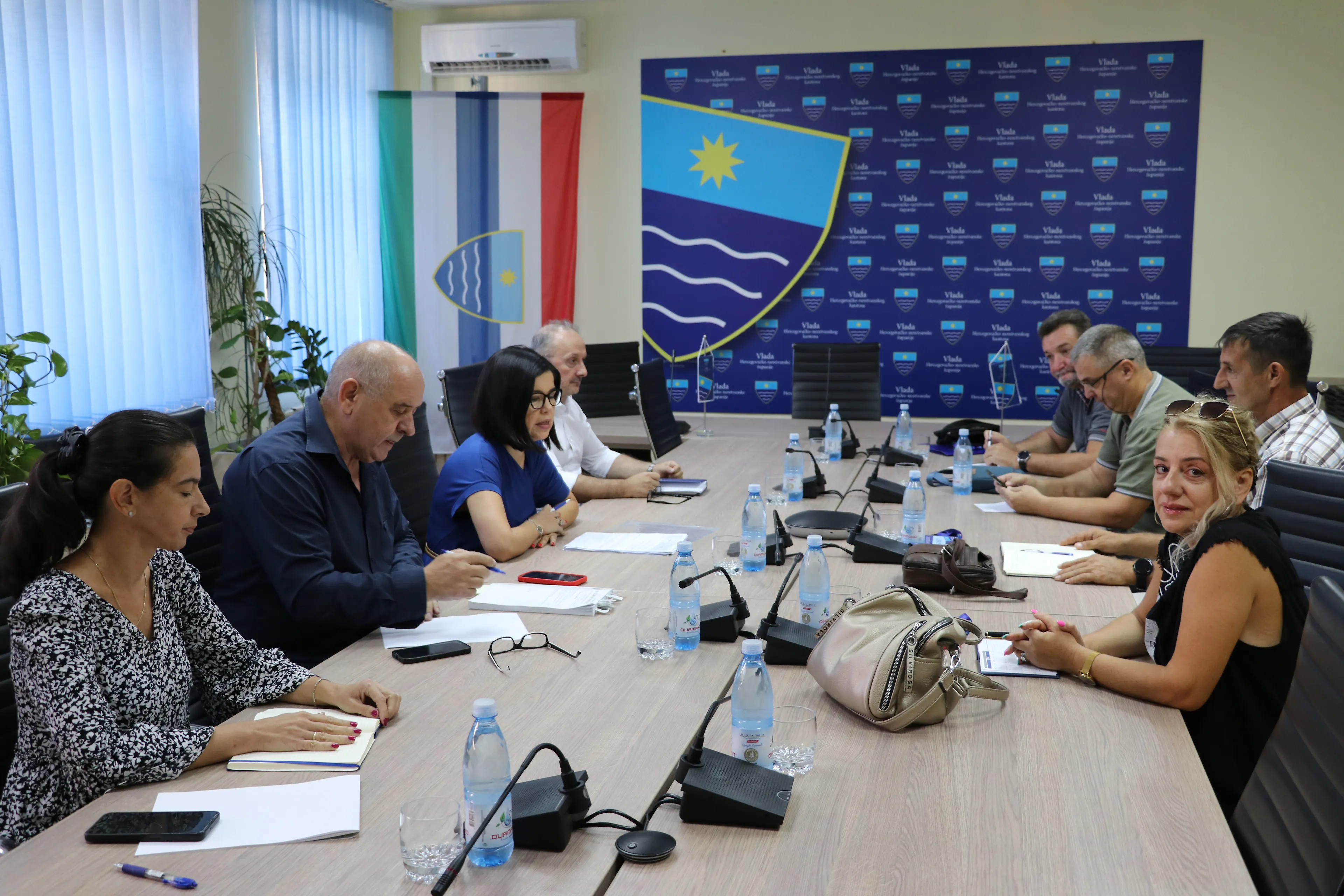 Премијерка Бухач и министар Велагић са синдикатима образовања