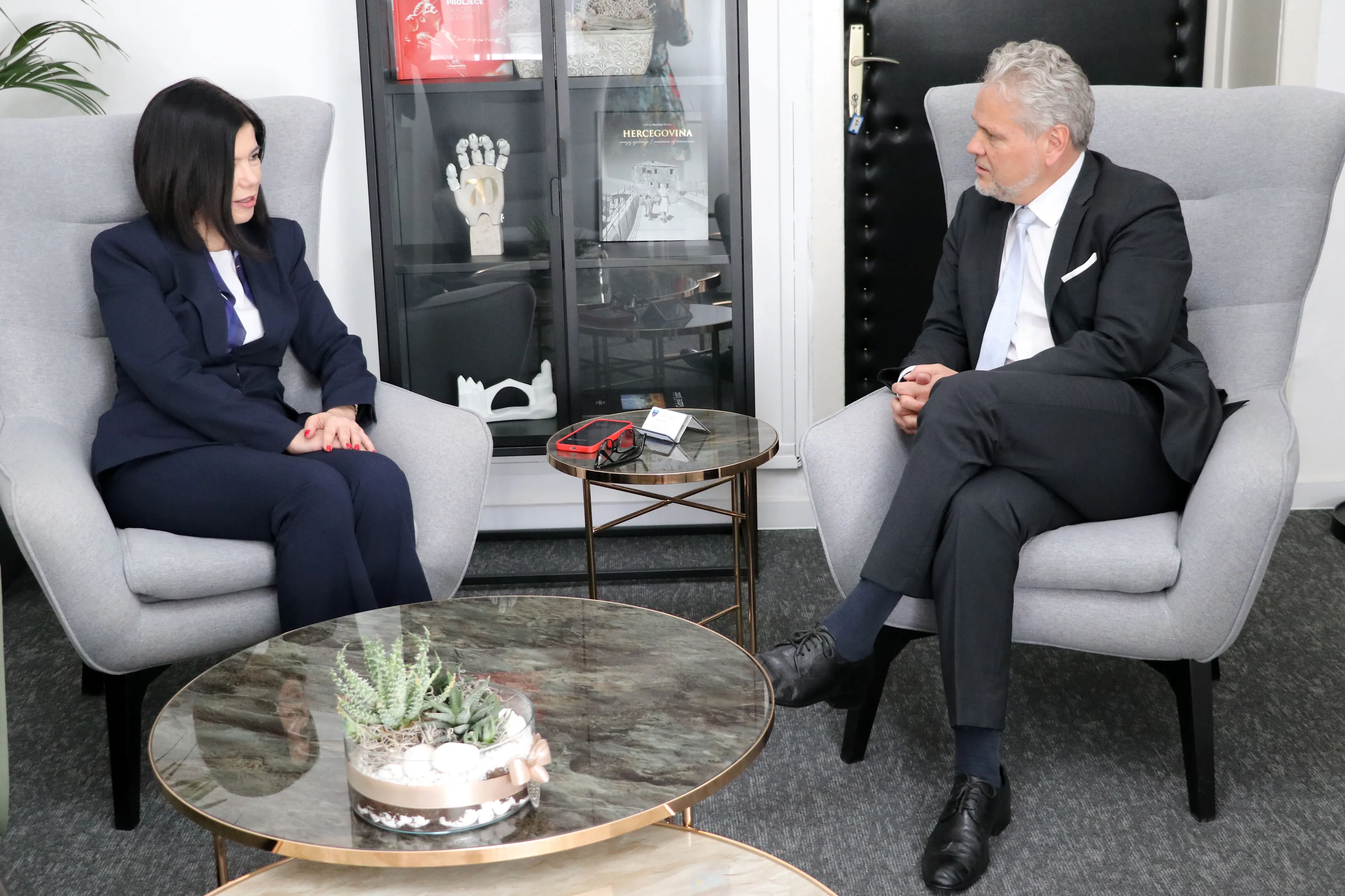 Susret premijerke Buhač i ambasadora Sattlera