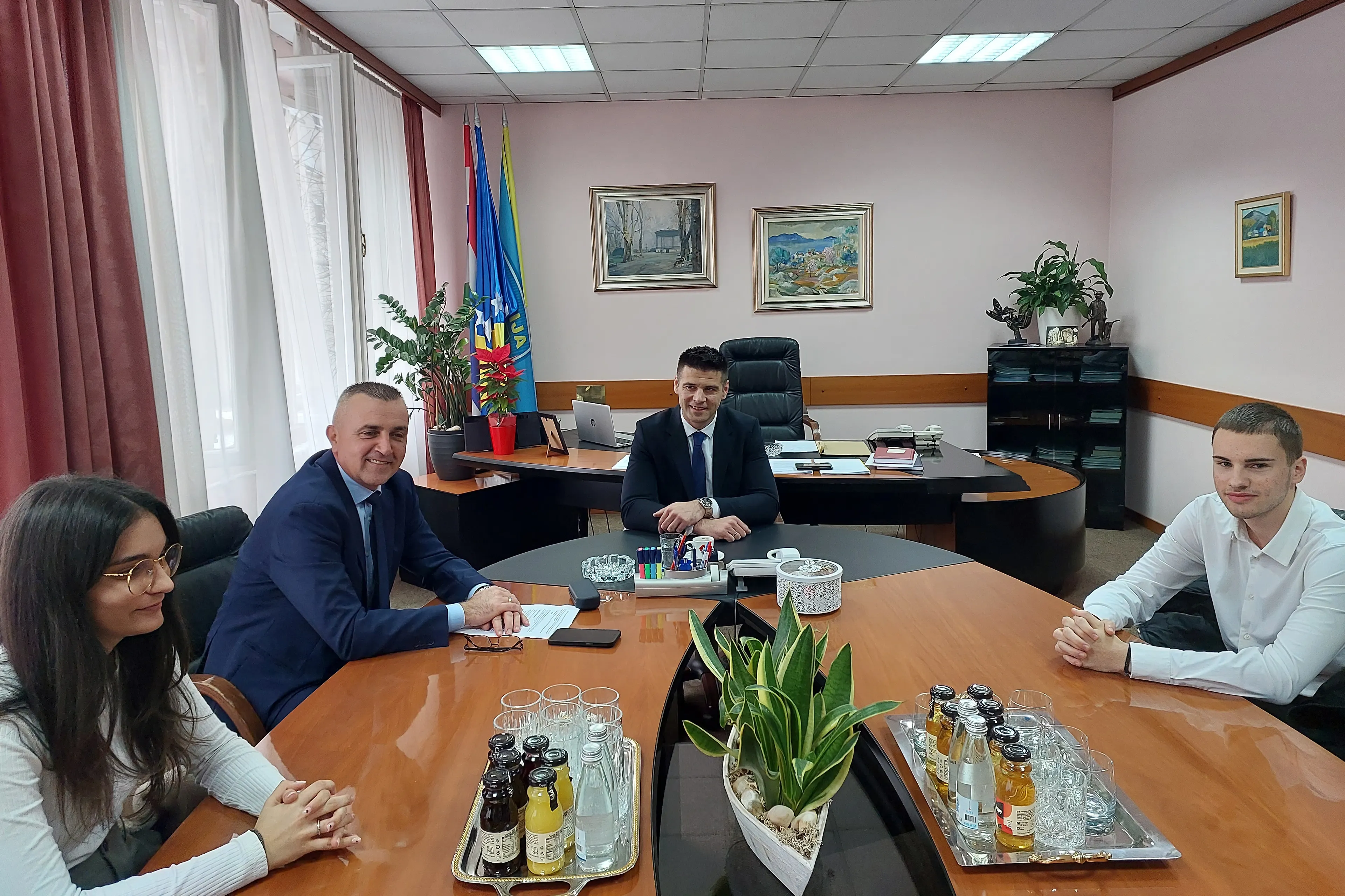 Ministri Marić i Bevanda sa učeničkim timom Civitas