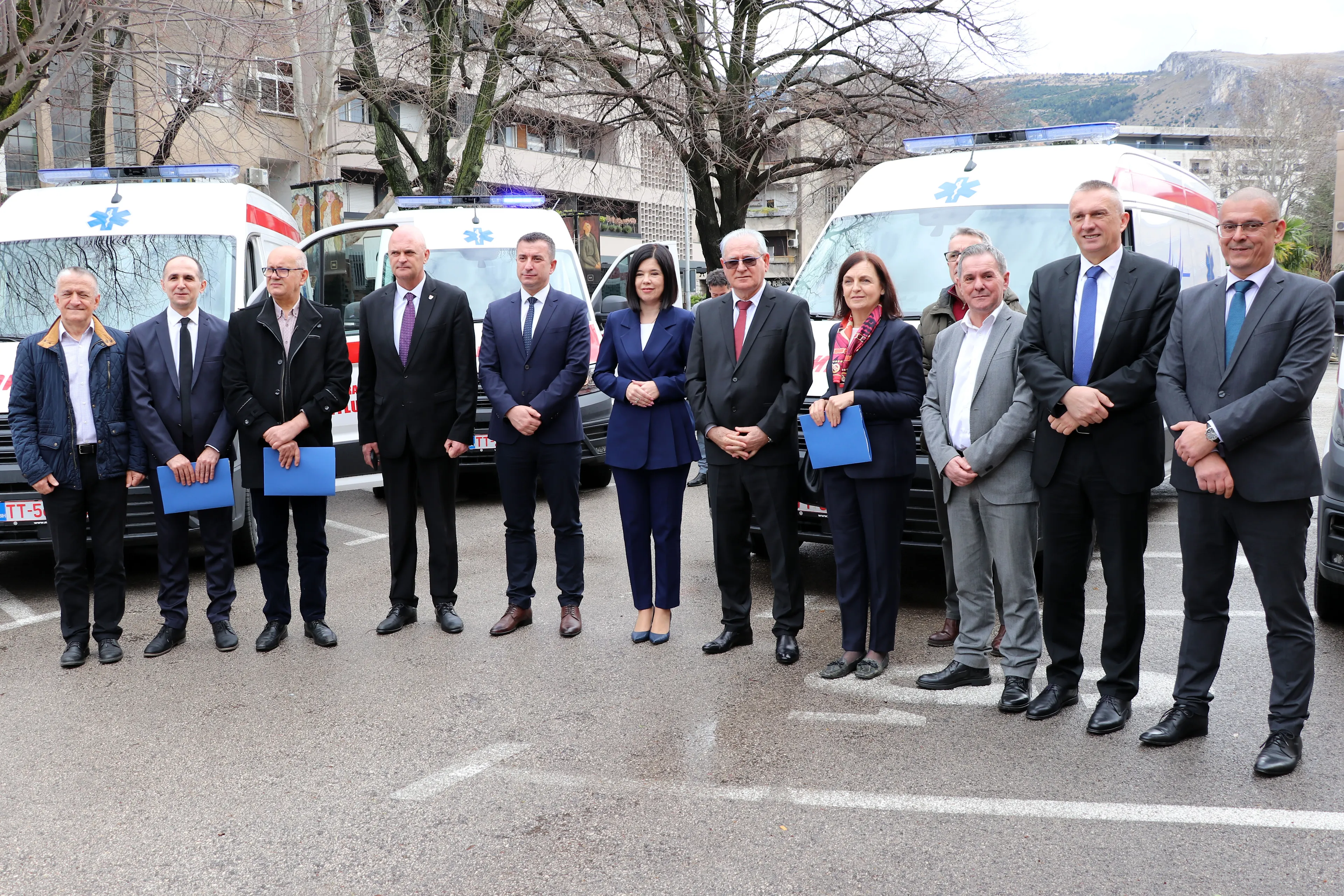 Premijerka Buhač i ministar Bevanda uručili ključeve pet vozila hitne pomoći za domove zdravlja u HNK-u