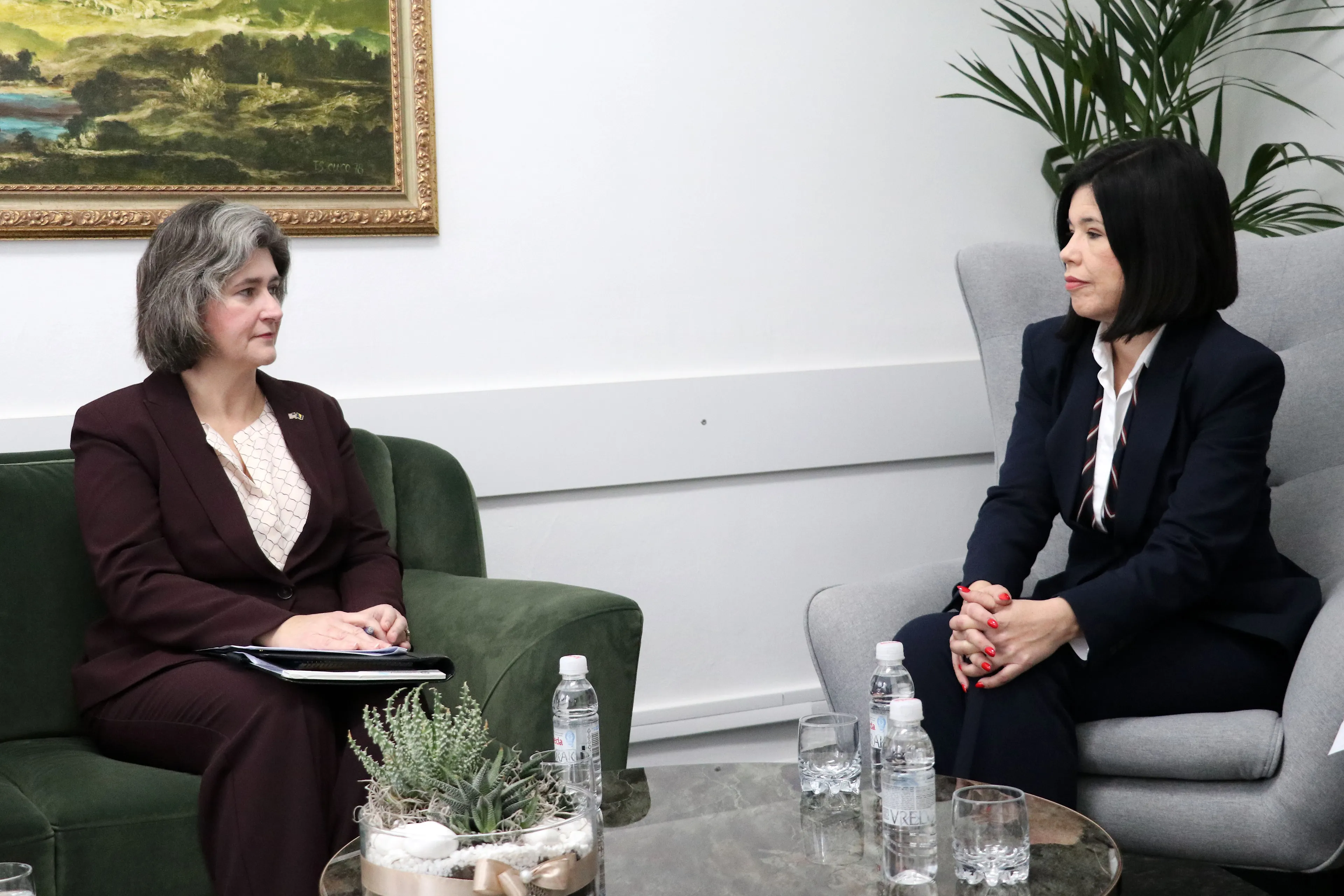 Premijerka Buhač sa izaslanicom američkog ambasadora u BiH