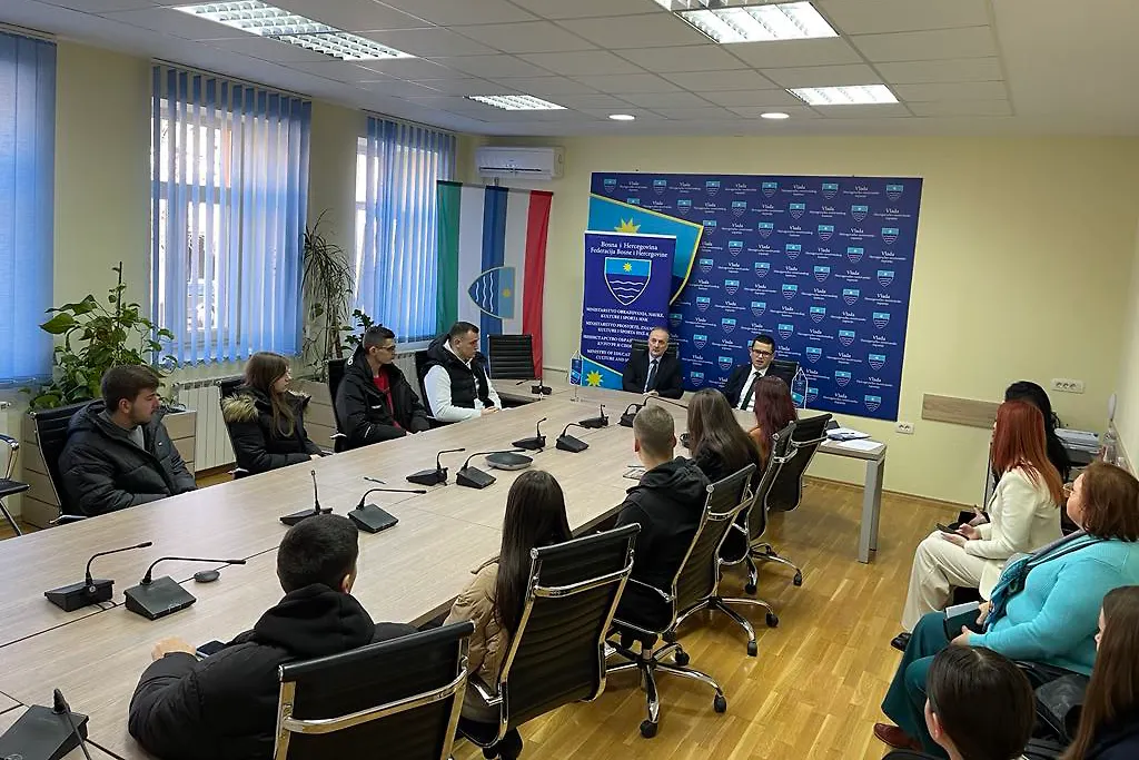 Потписивање уговора за стипендије и субвенције смјештаја за студенте с простора ХНК-а