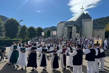 Галерија 8