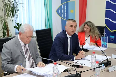Галерија 8