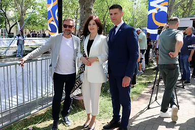 Галерија 8