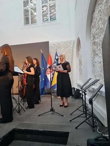 Галерија 4