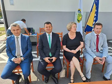 Галерија 9
