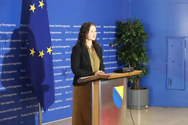 Галерија 8