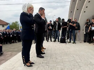 Галерија 10
