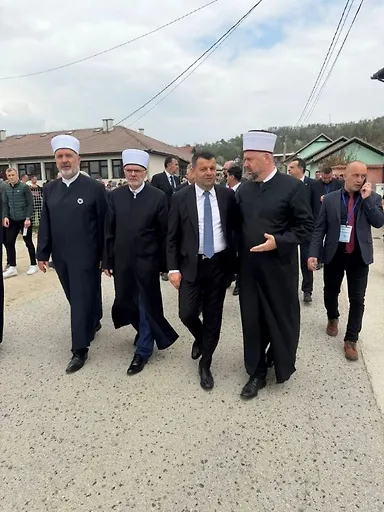 Галерија 12