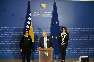 Галерија 16
