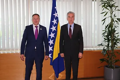 Галерија 8