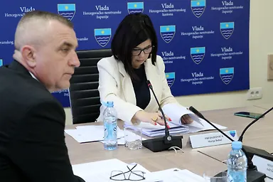 Галерија 10