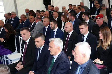 Галерија 12