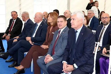Галерија 11