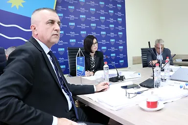 Галерија 8