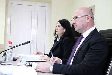 Галерија 8