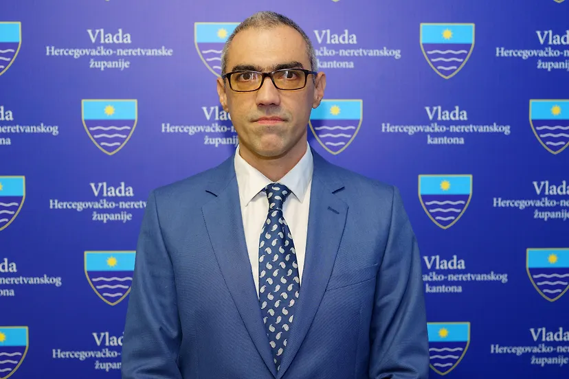 Биографија