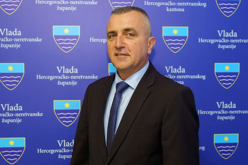 Биографија