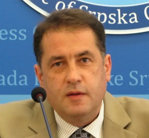 Zoran Mikulić, dipl. pravnik sa položenim pravosudnim i advokatskim ispitom
